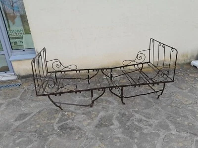 LIT en FER FORGÉ, ancien lit enfant fer forgé, net de grenier, banquette, jardin - Photo 1/3