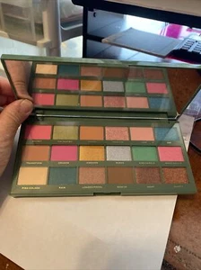 Revolution X Shrek Eyeshadow Palette Fiona Cover Changes Nib - Picture 1 of 5