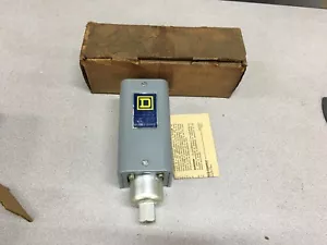 NUEVO EN CAJA INTERRUPTOR DE PRESIÓN CUADRADO D 9012 BCG-4 SERIE A - Imagen 1 de 4