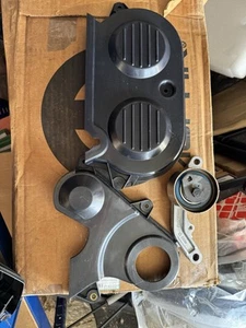 Neu Original Jeep Wrangler Liberty 2.4 2003-2006 Steuerzeitenabdeckungen und Spanner - Bild 1 von 6