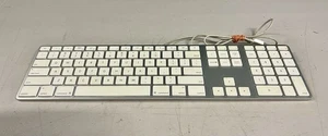 Apple A1243 MB110LL/A USB wired Keyboard with Numeric Keypad. - Picture 1 of 2
