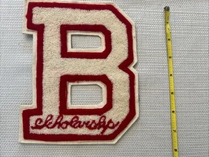 Letterman Patch Ciniglia Lettera Rosso Bianco Lettera B "borsa di studio" - Foto 1 di 4