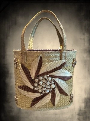 VTG Lined Boho Wicker Ratan Woven Beach Tote Double Handles Flat Bottom - Image 1 of 4