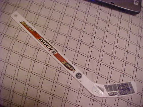 ANAHEIM PATOS CAM FOWLER FIRMADO LOGO PALO Foto 1 de 1