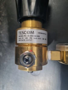 Tescom 44-2213-242-010 brass pressure regulator (IN16S3B3) - Imagen 1 de 5
