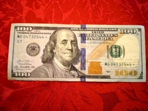 Star Note 2013 Series $100 Dollar Bill MG 04732544 - Picture 1 of 3