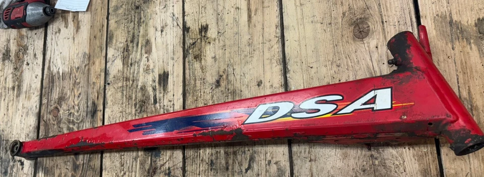 Brazo de arrastre derecho Ski-Doo Formula 500 1998 506134710 RW7380 Foto 1 de 4