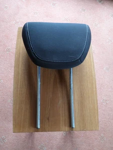 REPOSACABEZAS CENTRAL ASIENTO TRASERO FORD FOCUS 2014 BUEN ESTADO - Imagen 1 de 4