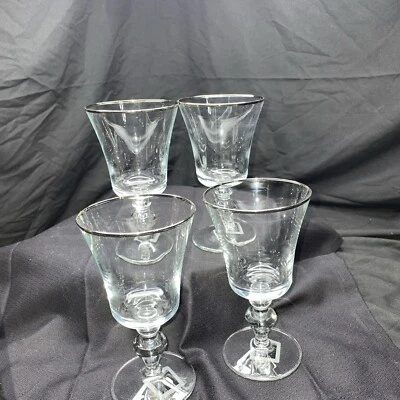 Conjunto de 4 taças circulares água vinho com nervuras vidro aro dourado - 6”T ID 1043 - Imagem 1 de 4