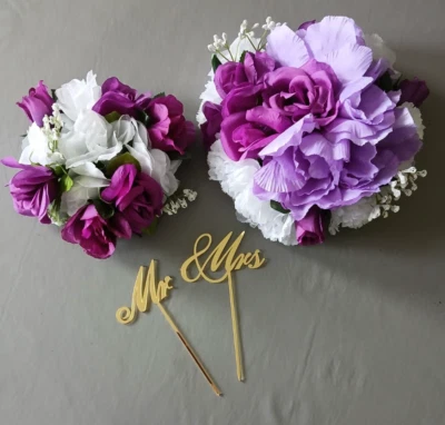 Mr & Mrs Cake Topper con flores blancas y moradas para pastel escalonado -hecho en casa Foto 1 de 4