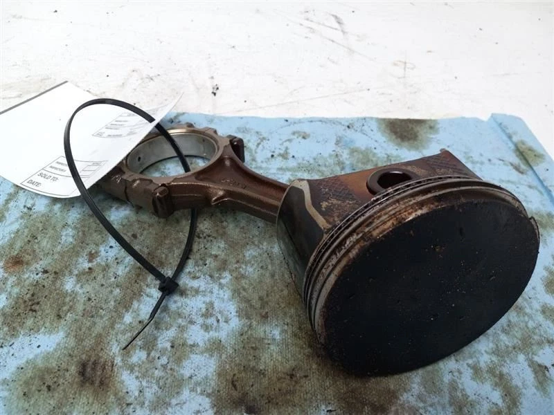 2010 FORD EXPOLORER PISTON - Image 1 of 4