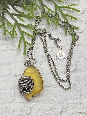 Silver Tone Yellow Amber Sea Glass Sunflower Pendant With 20 Inch Chain Necklace Foto 1 de 4
