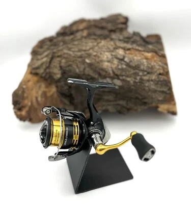 Daiwa 23 Legalis LT 2000S-XH Spinnrolle Spinning Reel Frontbremsrolle Angelrolle