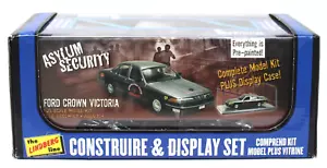 Lindberg HL123/12 kit di sicurezza asilo costruzione ed esposizione Ford Crown Vic 1:25 nuovo con scatola - Foto 1 di 3