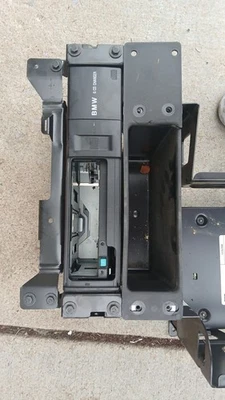Cambiador de 6 CD Bmw E46 2000 323i con amplificador y soporte de montaje incluidos. Foto 1 de 4