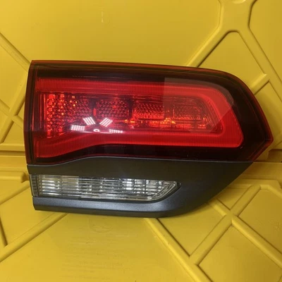 Luz trasera interior LED OEM lado del conductor izquierda para Jeep Grand Cherokee 2014-2021 Foto 1 de 4