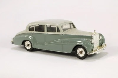 1950s Dinky Rolls-Royce Silver Wraith No. 150 Vintage Diecast Toy Car - Image 1 of 4