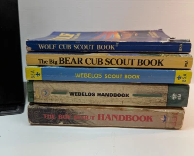 LOTE DE 5 Cub Scout: Wolf & Bear Cub Scout Webelo Boy Scout Handbook PB VINTAGE - Imagem 1 de 4