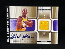 KAREEM ABDUL JABBAR 06 07 FLEER HOT PROSPECTS GAME USED WORN JERSEY AUTO # /25