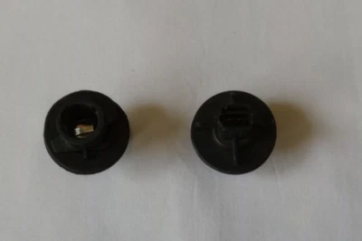 Pair of Land Rover Defender & Discovery 1 Single Pole Bulb Holders XBP100180 x 2 - Image 1 of 4