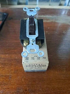 NOS Vtg General Electric GE3010 Silent 3-Way Mercury Toggle Switch Brown - Picture 1 of 6