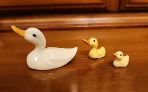 Vintage Hagen Renaker Miniature Mama Duck & Ducklings Swimming Retired Figurines - Picture 1 of 11