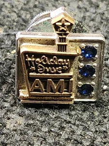 RARO televisore vintage Holiday Inn Service spilla bavero 10k con pomelli zaffiro - Foto 1 di 6