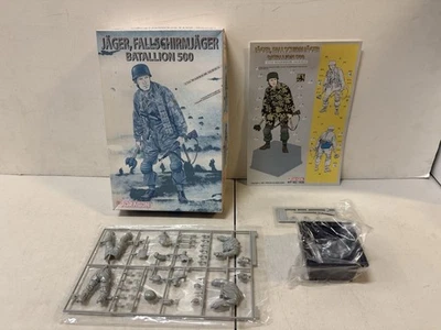 Dragon 1/16 German SS 500th Parachute Battalion Paratrooper #1628 (OPENED) - Image 1 of 4