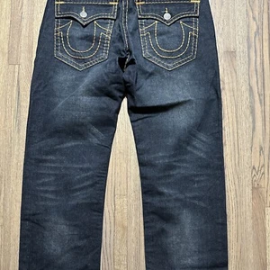 MINT True Religion BILLY Super T Men’s Dark Jean Size 36x31 Orange Stitch $275 - Picture 1 of 10