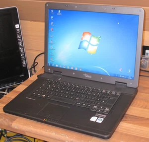 Fujitsu Siemens Esprimo V5505. SSD HDD. Dual Core. Grafica Intel GMA. Windows 7 - Foto 1 di 13