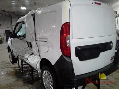 RAM Promaster City 2017 luz trasera lámpara izquierda Foto 1 de 4