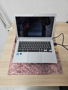 Toshiba Chromebook 2 CB30-B-104 13.3" Intel N2840 16GB 4GB RAM - Smashed screen - Picture 1 of 15