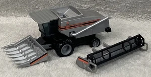 Ertl Agco Gleaner R-52 Combine with/2 Headers 1/64 AE - Picture 1 of 12