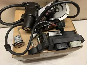 Schlosssatz CDI Tankdeckel Honda VFR 800 RC 79E 6644km. n-7L2.M2-111. - Bild 1 von 6