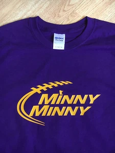 MAGLIETTA MINNY MINNY MINNESOTA VIKINGS 01-14-18 MINNEAPOLIS MIRACLE DILLY DILLY - Foto 1 di 11