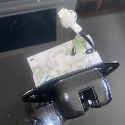 Se adapta a Honda Fit 2009-2014 hatchback bloqueo puerta trasera actuador maletero pestillo NUEVO Foto 1 de 4