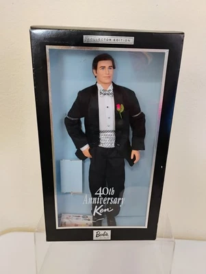 Muñeca Ken Barbie 2001 40 aniversario edición coleccionista traje y pajarita caja desgaste Foto 1 de 4