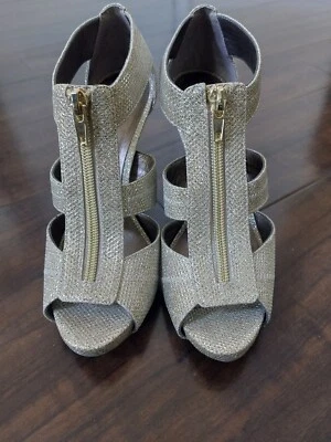 Pelle Moda Gold Sparkle Pump with Front Zipper Ankle Strap Women SZ 6.5 - Image 1 of 4