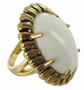 Large Cabochon Lucite White Gold Tone Cocktail Ring For Women Sz 7 - Picture 1 of 4