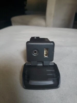CHEVROLET CRUZE II AUX IN-SOCKET CONNECTOR 39025937 - Image 1 of 4