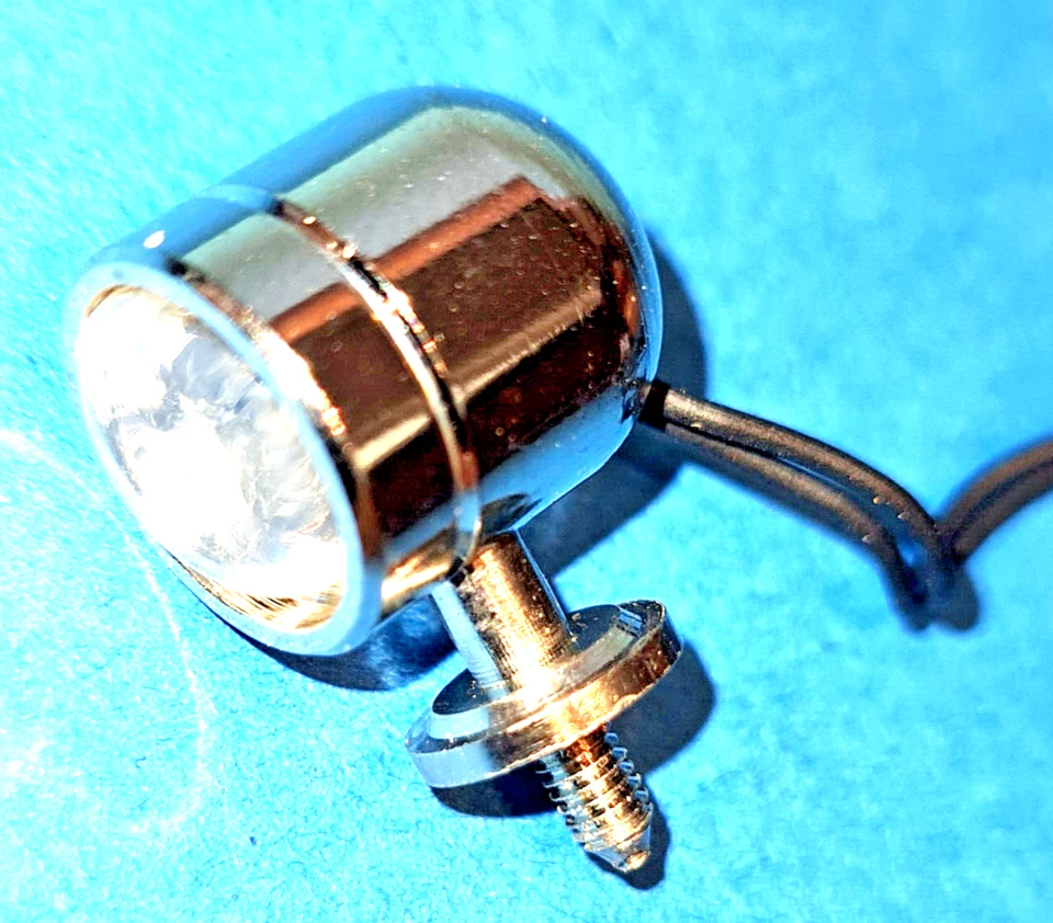 Scheinwerfer H:17mm D: 12mm Metall 3V.  Birnchen mit Kabel sehr detailliert - Bild 1 von 1