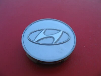 HYUNDAI SONATA AZERA KONA (1) WHEEL RIM HUB CAP HUBCAP CENTER COVER PLUG #5704 - Image 1 of 2