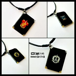 Collar Ajustable Mini Libro Emblema CASAS HOGWARTS Colgante Magos HARRY POTTER - Imagen 1 de 14