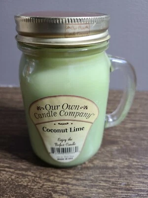 Vela tarro de albañil de 13 onzas perfumada con lima de coco Our Own Candle Company Foto 1 de 4