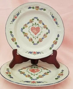 (2) Vintage Jahrhundert Steinzeug Landhaus Herz Salat/Dessert Teller 7-1/2" - Bild 1 von 3