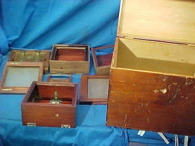 Lote de piezas de CÁMARA DE VISTA DE CAMPO de finales del siglo XIX-CASAS MARCOS DE PLACAS SECAS caja etc. Foto 1 de 4