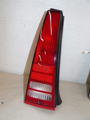 LUZ TRASERA CONDUCTOR IZQUIERDA MONTAJE LUZ TRASERA FORD TAURUS SABLE 1986-1988 STATION WAGON Foto 1 de 3