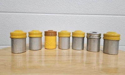 (7) Lote de 1 bote de película metálica de colección tapa multicolor Kodak en relieve 35 mm Foto 1 de 4