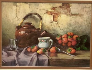 Tetera rústica de fresas terrosas con impresión artística fija de 13" enmarcada de Robert Chailloux - Imagen 1 de 13