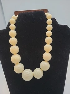 Collana Vintage Bianco Crema Avorio Grande Perline Graduate Lunga 17" Dichiarazione - Foto 1 di 11